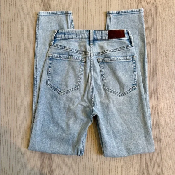 Hollister Ultra Rise Mom Jeans in Light Blue - Picture 2 of 5